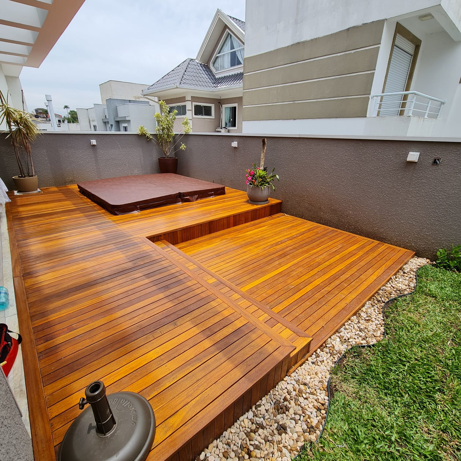 Deck para SPA em Dois Níveis - Casas Barigui